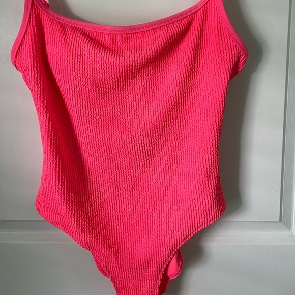 💌 Aerie Crinkle Scoop Full Coverage One Piece Swimsuit in Coral Sun‎ - Picture 3 of 8